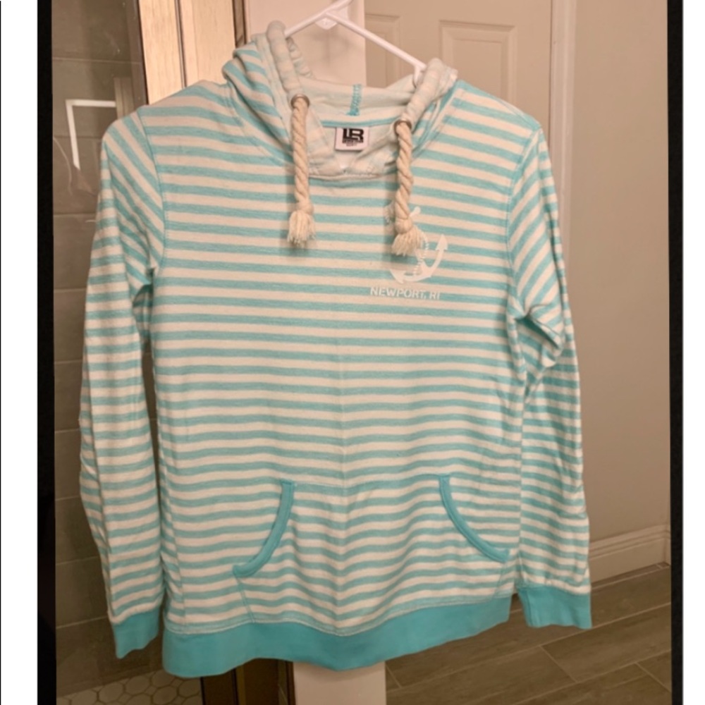 Vintage pull over hoodie with pocket